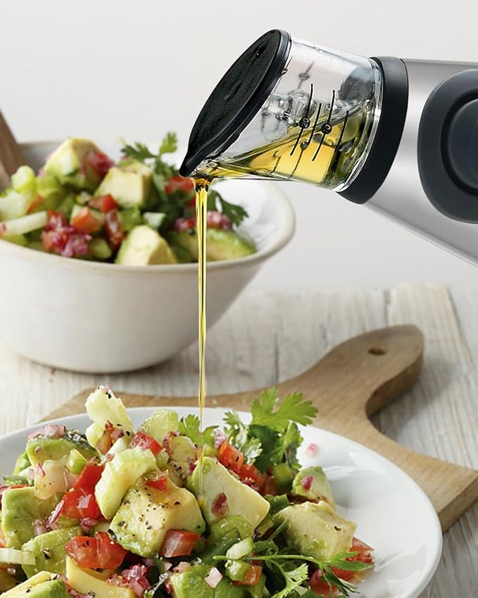 Oil Dispenser Bottle, 17oz Olive Oil Dispenser Oil Sprayer, Clear Glass Refillable Oil and Vinegar Dispenser Bottle with Measuring Scale Pump for Kitchen, Cooking, Salads, Baking Frying