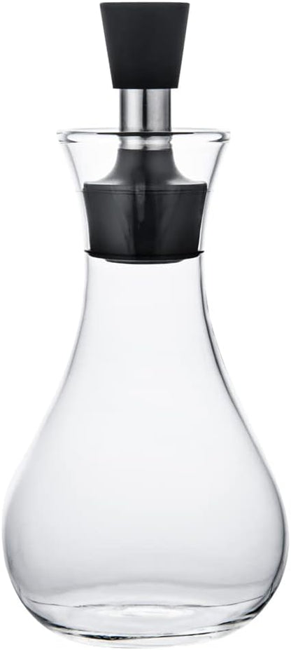 Restaurantware-Forma Professional 4 x 4 x 6 Inch Glass Oil Drizzler, 1 Borosilicate Glass Bottle Oil Dispenser - 8-Ounce Capacity, Stainless Steel Spout, Olive Dispenser, Silicone Cap, For Oils