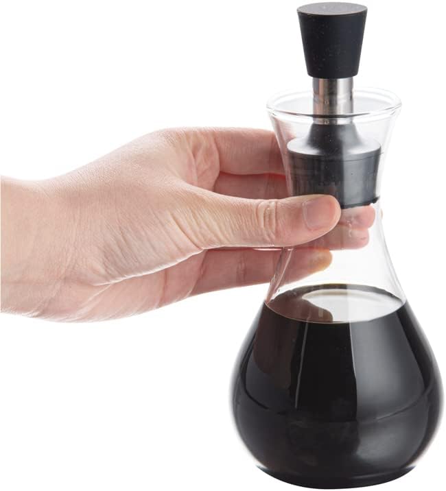 Restaurantware-Forma Professional 4 x 4 x 6 Inch Glass Oil Drizzler, 1 Borosilicate Glass Bottle Oil Dispenser - 8-Ounce Capacity, Stainless Steel Spout, Olive Dispenser, Silicone Cap, For Oils
