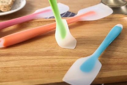 HiramWare Silicone Spatula Set of 4 - Heat Resistant Flexible Spatula 450F with Stainless Steel Core - Food Grade Premium Good Grip Kitchen Utensils - Seamless, Heavy Duty, BPA Free, Dishwasher Safe - Image 2