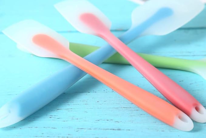 HiramWare Silicone Spatula Set of 4 - Heat Resistant Flexible Spatula 450F with Stainless Steel Core - Food Grade Premium Good Grip Kitchen Utensils - Seamless, Heavy Duty, BPA Free, Dishwasher Safe - Image 7