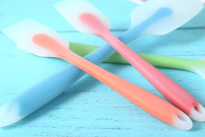 HiramWare Silicone Spatula Set of 4 - Heat Resistant Flexible Spatula 450F with Stainless Steel Core - Food Grade Premium Good Grip Kitchen Utensils - Seamless, Heavy Duty, BPA Free, Dishwasher Safe - Image 7