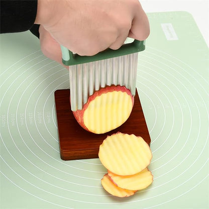 Vegetable Chopper - Stainless Steel Blade Crinkle Cutter/Wavy Knife Veggies French Fry Slicer and Plastic Dough/Cake Scraper,2 piece (Green)