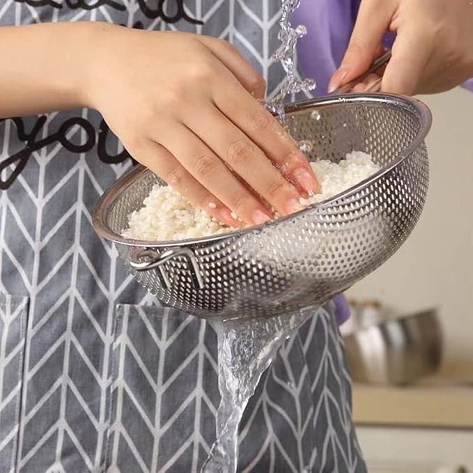 Stainless Steel Colander Fine Mesh Colander with Long Handle, Kitchen Metal Food Strainers with Resting Feet for Strain, Rinse, Fry, Steam or Cook Vegetables & Pasta & Wash fruits(COLOR:silver) - Image 6