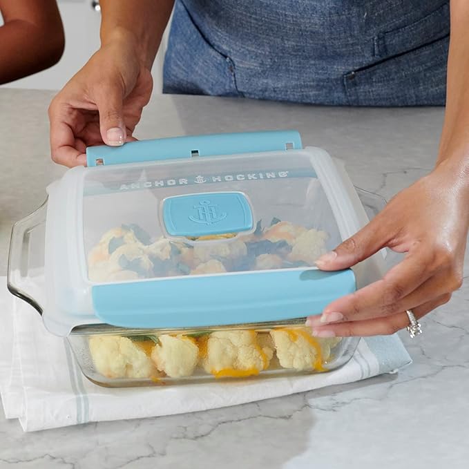 Anchor Hocking 8 Inch Square Cake Dish with TrueLock Locking Lid Bakeware, Clear - Image 7
