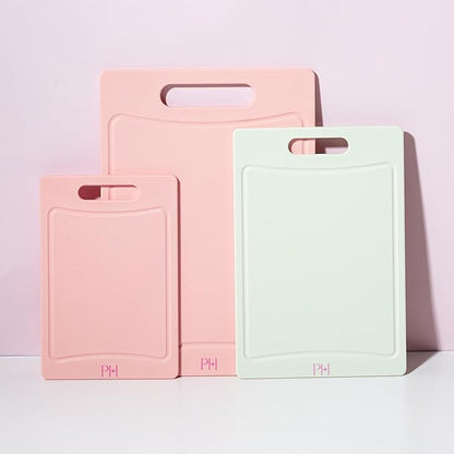 Paris Hilton Cutting Boards, Dual-Sided Cutting Board Set with Built-in Juice Grooves, Easy-Grip Handles, Heavy-Duty Plastic Made without BPA, Dishwasher Safe, 3-Piece Set, Pink and Cream - Image 8