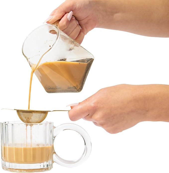 Kola Goodies Gold Tea Strainer – Elegant Stainless Steel Tea Infuser with Drip Tray – Compact Loose Leaf Tea Filter – Holiday Gift for Tea Lovers – Stylish & Easy to Use – Hands-Free Brewing