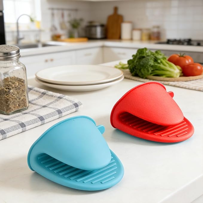 4 PCS Silicone Oven Mitts Heat Resistant Mini Oven Gloves for Kitchen Rubber Air Fryer Mitts Oven Accessories Finger Cooking Pinch Mitts Pot Holders for Kitchen Cooking Baking Dishwasher, Black & Red - Image 2