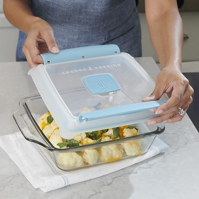 Anchor Hocking 8 Inch Square Cake Dish with TrueLock Locking Lid Bakeware, Clear - Image 6