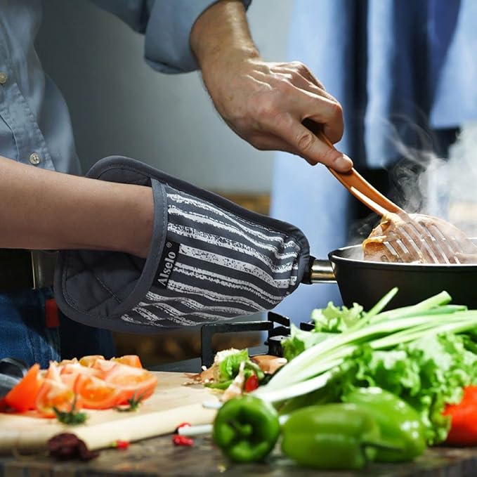 Alselo Silicone Pot Holders Set of 3 Heat Resistant & Non Slip Potholders, Professional Oven Hot Pads with Pockets Mitts for Kitchen Cooking Baking Barbecue - Image 6
