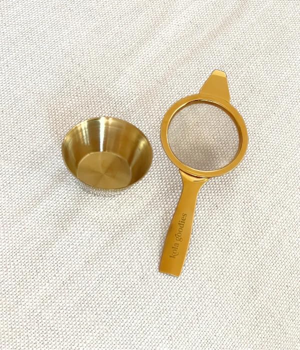 Kola Goodies Gold Tea Strainer – Elegant Stainless Steel Tea Infuser with Drip Tray – Compact Loose Leaf Tea Filter – Holiday Gift for Tea Lovers – Stylish & Easy to Use – Hands-Free Brewing