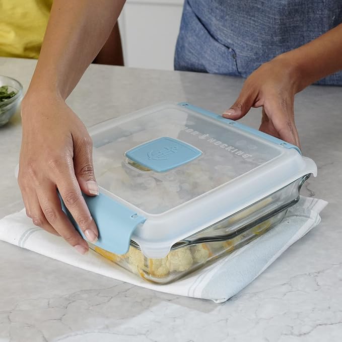 Anchor Hocking 8 Inch Square Cake Dish with TrueLock Locking Lid Bakeware, Clear - Image 8