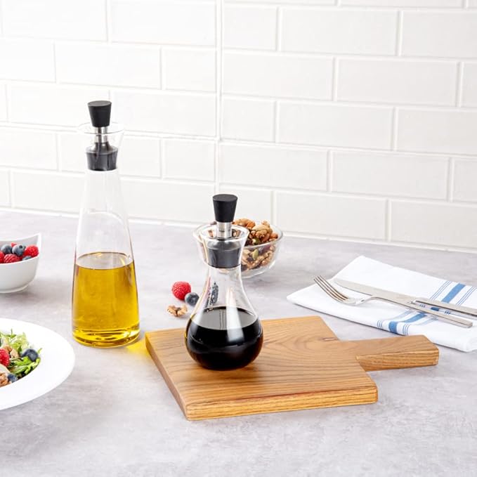 Restaurantware-Forma Professional 4 x 4 x 6 Inch Glass Oil Drizzler, 1 Borosilicate Glass Bottle Oil Dispenser - 8-Ounce Capacity, Stainless Steel Spout, Olive Dispenser, Silicone Cap, For Oils