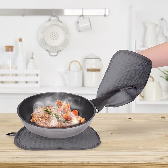 Hovico 2PCS Silicone Pot Holders, Oven Mitts Heat Resistant Hot Pads with Pockets, Non Slip Pot Holder for Kitchen Baking and Cooking| 9.8 x 7 Inches | Towel Cloth Interior Lining - Gray - Image 6
