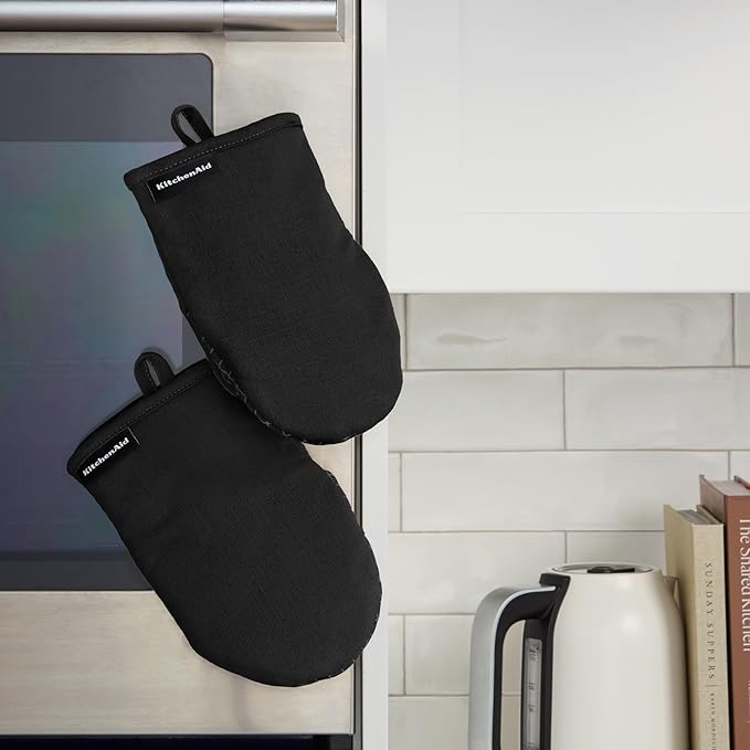 KITCHENAID Gourmet Series Gridlines Mini Oven Mitts 2-Pack Set, Heat Resistant up to 600°F, Soft Silicone Grip, Magnetic Cuff, Matte Black, 5.5"x9" - Image 5