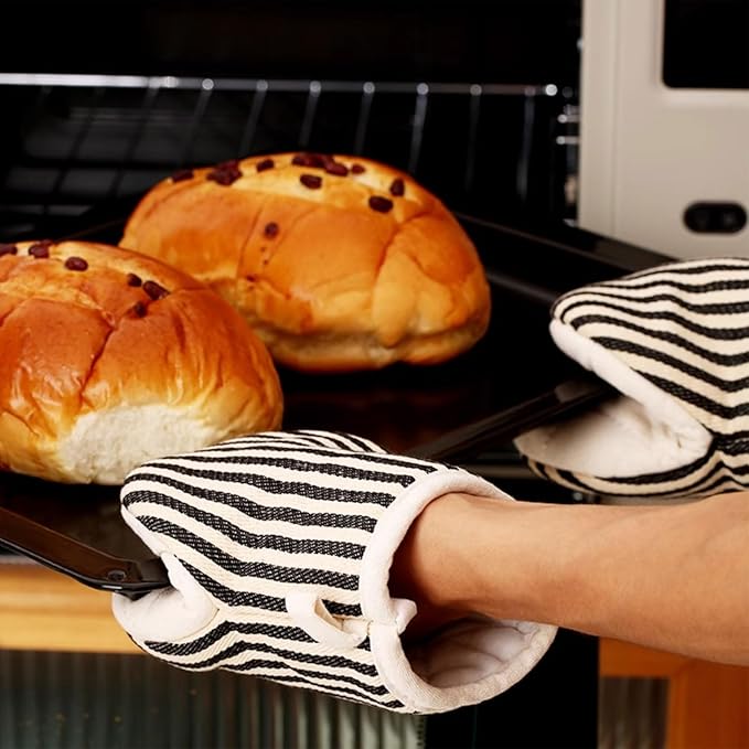 1 Pair Mini Oven Mitts,High Heat Resistant Oven Gloves,Kitchen Short Oven Mit with Hanging Loop for BBQ, Baking, Cooking and Grilling, (Balck) - Image 5
