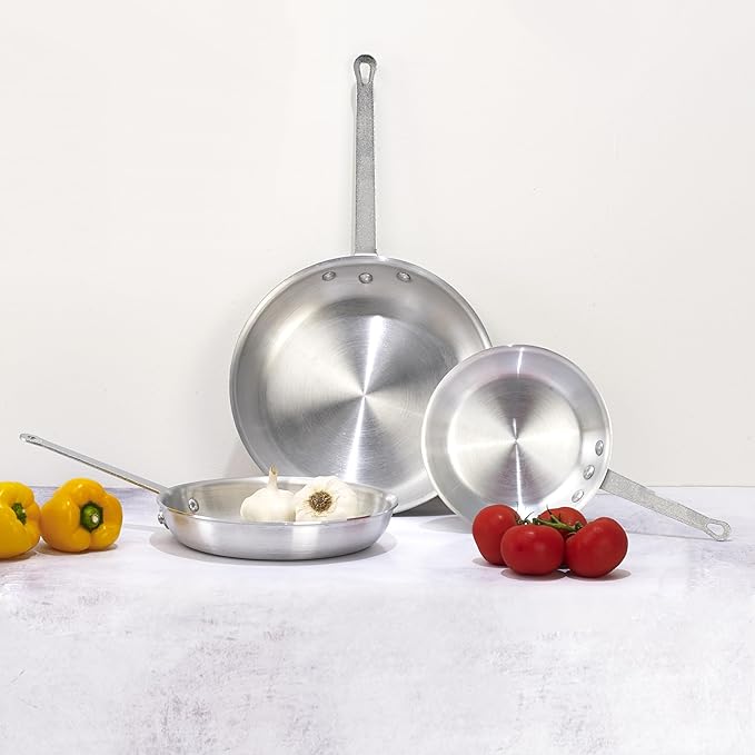 Winco Commercial-Grade Aluminium Fry Pan/Skillet, Satin Finish, 8"