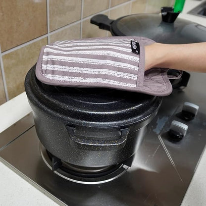 Alselo Silicone Pot Holders Set of 3 Heat Resistant & Non Slip Potholders, Professional Oven Hot Pads with Pockets Mitts for Kitchen Cooking Baking Barbecue (3, Purple) - Image 4
