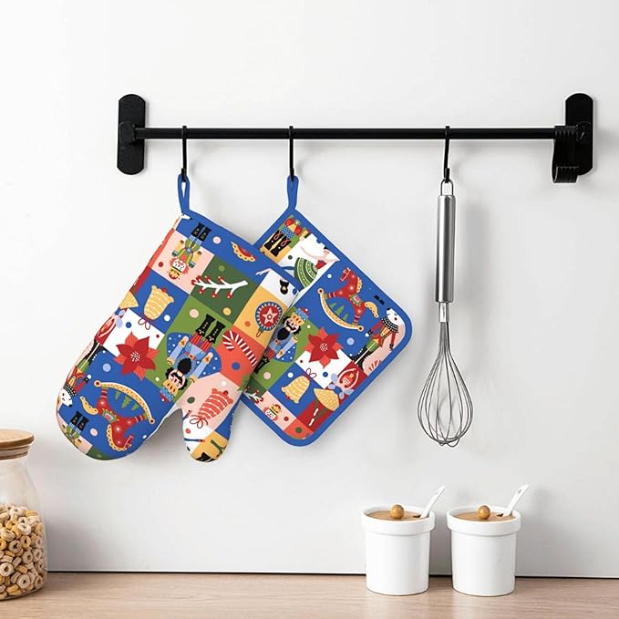 Christmas Nutcrackers Silicone Oven Mitts Pan Mats Set of 2, Heat Resistant Gloves Potholder with Non-Slip Grips Hanging Loops Pot Holder, Spring Summer for Chef Cooking, Baking, Grilling, BBQ