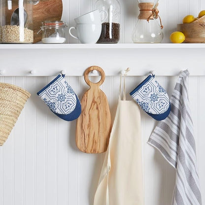 Martha Stewart Strie Medallion Mini Oven Mitt 2-Pack Set, Navy Blue, 5.5"X8" - Image 2