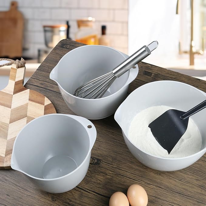 3 Plastic Mixing Bowls with Lids,Pour Spout,4.8in Deep Baking Mixing Bowl Set with TPR Bottom Non Slip,Kitchen Nesting Batter Bowls for Mixing,Prep Food,Dishwasher Safe,3Qt,2Qt,1.5Qt,Gray