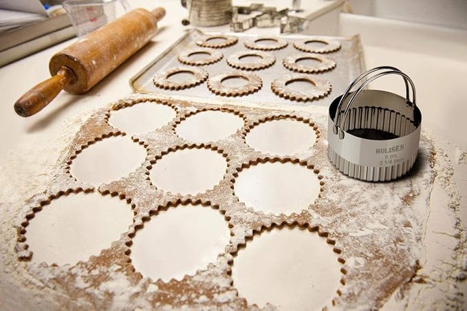 HULISEN Biscuit Cutter Set (5 Pieces/Set), Stainless Steel Round Biscuit Cutters with Handle, Wave Cookies Cutter with Fluted Edge, Professional Baking Dough Tools, Gift Package (Wave) - Image 4