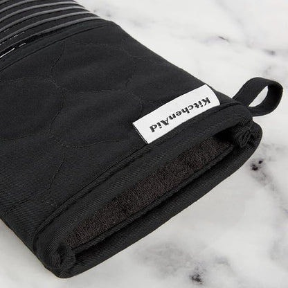 KitchenAid Quilted Cotton Terry Cloth Oven Mitt, Pot Holder, Kitchen Towel 4-Pack Set, Heat Resistant, Silicone Grip, Gift Set, Matte Black, 16"x26", 7"x13" & 7"x10" - Image 7