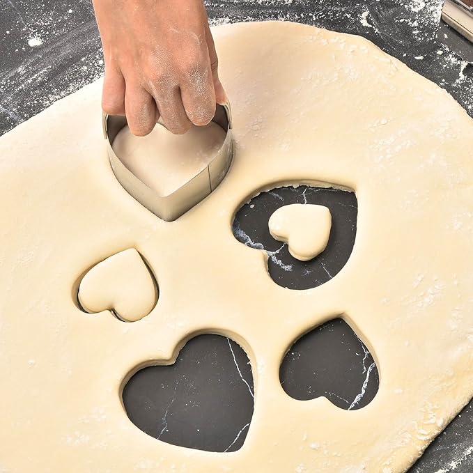 HULISEN Heart Cookie Cutter Set (5 Pieces/Set), Stainless Steel Biscuit Cutter with Handle, Professional Baking Tools Set, Gift Packaging (Heart Shaped) - Image 3