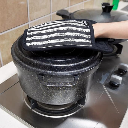 Alselo Silicone Pot Holders Set of 3 Heat Resistant & Non Slip Potholders, Professional Oven Hot Pads with Pockets Mitts for Kitchen Cooking Baking Barbecue (3, Black) - Image 4