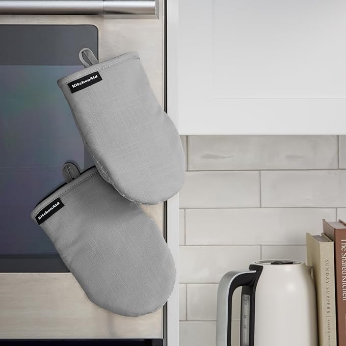 KITCHENAID Gourmet Series Gridlines Mini Oven Mitts 2-Pack Set, Heat Resistant up to 600°F, Soft Silicone Grip, Magnetic Cuff, Matte Grey, 5.5"x9" - Image 5
