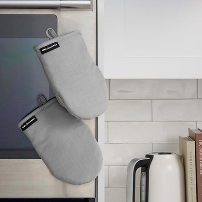 KITCHENAID Gourmet Series Gridlines Mini Oven Mitts 2-Pack Set, Heat Resistant up to 600°F, Soft Silicone Grip, Magnetic Cuff, Matte Grey, 5.5"x9" - Image 5