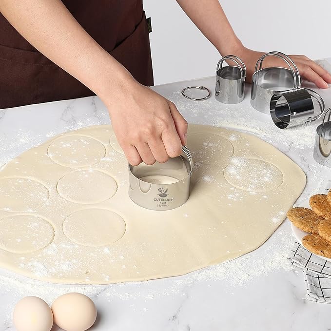 6 Pcs Large Cookie Cutters (2, 2.3, 2.8, 3.14, 3.54, 3.9 Inch), Round Biscuit Cutter Set with Handle and Big Ring, Professional Baking Dough Cutter Tools for Cakes, Sandwiches, Donuts, Dumplings - Image 7