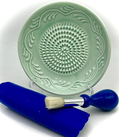 BonCera, All-in-one Premium Ceramic Garlic Grater Plate 4-Piece Set - Turquoise Green Floral Edge Design - For Garlic, Ginger, Chocolate, and more! - Comes with 5" Plate, Peeler, Brush, and Stand