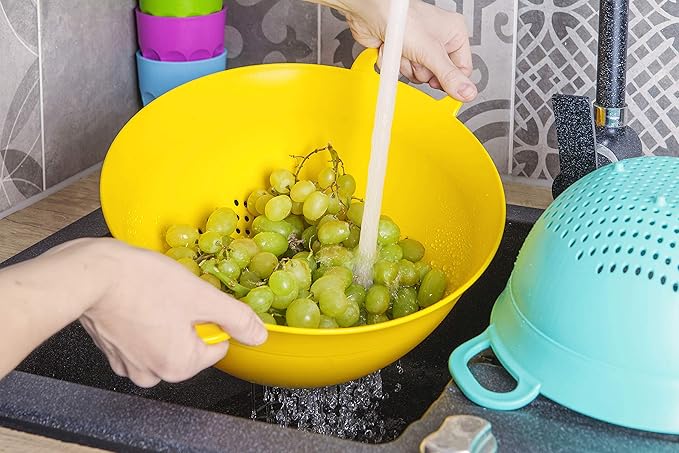 Mintra Home Plastic Strainer Colanders Set: 3, 3.5 and 5 Quart (Green) Double Strong Handles and Deep Bowl, Safe BPA-Free - Use for Pasta, Noodles, Spaghetti, Vegetables (Assorted Sizes 3pk)