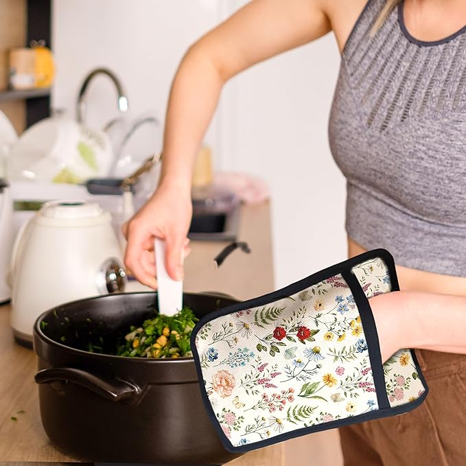 Beige Floral Botanical Pot Holders with Pockets, Rustic Cottagecore Flower Oven Pot Holders Heat Resistant Oven Mitts Hot Pads for Kitchen Baking Cooking