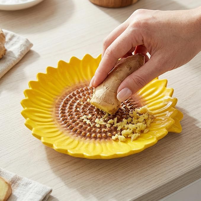 Sunflower-Shaped 2pcs Ceramic Grater Plate & Spoon Rest for Stove Top, 2-in-1 Ginger Garlic Grater with Spoon Holder, Multifunctional Kitchen Utensil Rest & Grater Dish, Farmhouse Kitchen Decor