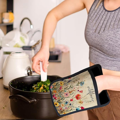 Wildflower Pot Holders with Pockets, Rustic Cottagecore Vintage Floral Botanical Oven Pot Holders Heat Resistant Oven Mitts Hot Pads for Kitchen Baking Cooking