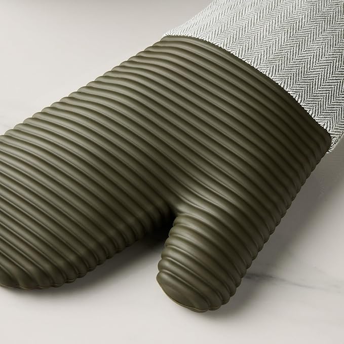KITCHENAID® Evergreen Design Series Herringbone Ribbed Soft Silicone Oven Mitts 2-Pack Set, Heat Resistant up to 500°F, Flexible & Waterproof, Deep Forest Green, 7"x14" - Image 6