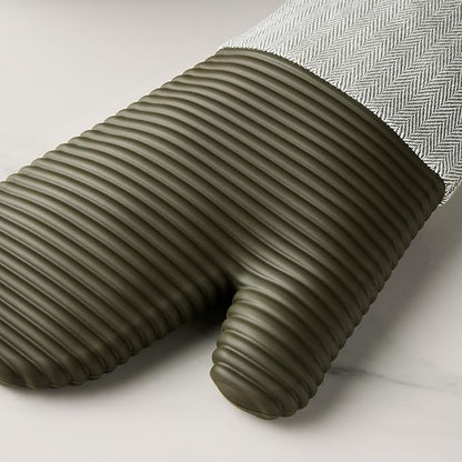 KITCHENAID® Evergreen Design Series Herringbone Ribbed Soft Silicone Oven Mitts 2-Pack Set, Heat Resistant up to 500°F, Flexible & Waterproof, Deep Forest Green, 7"x14" - Image 6