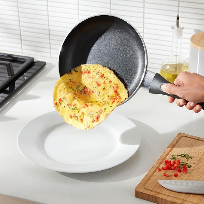 Amazon Basics Ceramic Non-Stick 3-Piece Frying Pan Set, 8 Inch, 10 Inch & 12 Inch, Black - Image 5