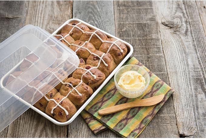 Nordic Ware Naturals Quarter Sheet with Lid - Image 2