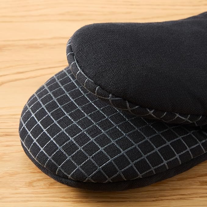 KITCHENAID Gourmet Series Gridlines Mini Oven Mitts 2-Pack Set, Heat Resistant up to 600°F, Soft Silicone Grip, Magnetic Cuff, Matte Black, 5.5"x9" - Image 3