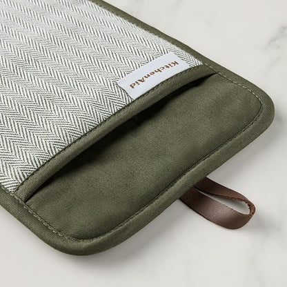 KITCHENAID® Evergreen Design Series Herringbone Ribbed Soft Silicone Pot Holders 2-Pack Set, Heat Resistant up to 500°F, Flexible & Waterproof, Deep Forest Green, 7"x10" - Image 4