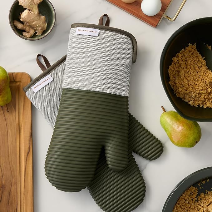 KITCHENAID® Evergreen Design Series Herringbone Ribbed Soft Silicone Oven Mitts 2-Pack Set, Heat Resistant up to 500°F, Flexible & Waterproof, Deep Forest Green, 7"x14" - Image 3