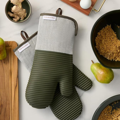 KITCHENAID® Evergreen Design Series Herringbone Ribbed Soft Silicone Oven Mitts 2-Pack Set, Heat Resistant up to 500°F, Flexible & Waterproof, Deep Forest Green, 7"x14" - Image 3