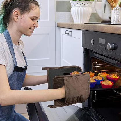 2Pcs Cotton and Neoprene Oven Pads Pot Holders with Pocket 8"x8.5" Dual-Function Hot Pad Set for Finger Hand Wrist Protection Heat Resistant to 428°F,Brown