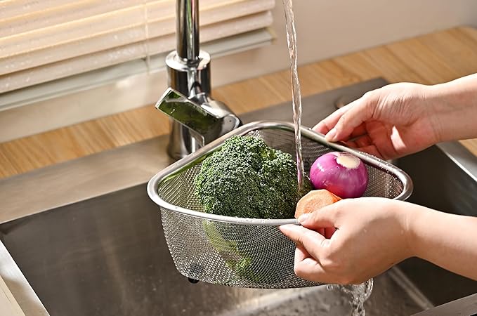 Fox Run Large Stainless Steel Triangular Colander, 3 Quart Pasta Strainer, 7” x 9.25” x 4” - Image 4