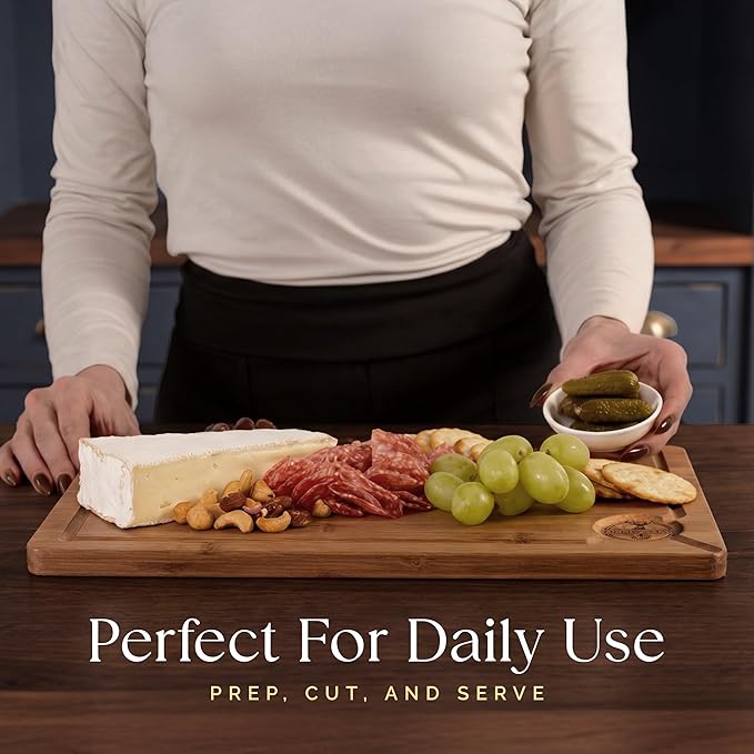 Deer & Oak Large Carbonized Cutting Board 15" x 9.8" x 0.8", Pre-Oiled Bamboo Wooden Cutting Board for Carving Meat, Fish, Vegetables, Fruits, Cheese, and Bread