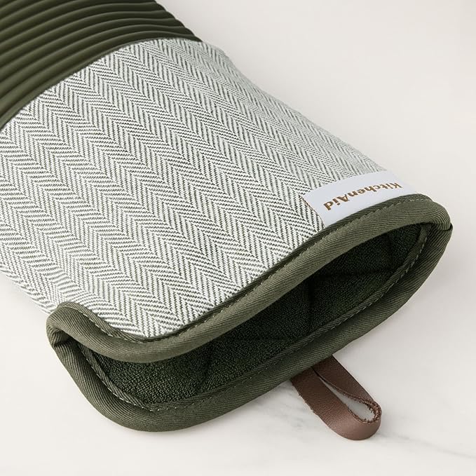 KITCHENAID® Evergreen Design Series Herringbone Ribbed Soft Silicone Oven Mitts 2-Pack Set, Heat Resistant up to 500°F, Flexible & Waterproof, Deep Forest Green, 7"x14" - Image 7