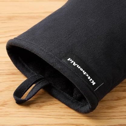 KITCHENAID Gourmet Series Gridlines Mini Oven Mitts 2-Pack Set, Heat Resistant up to 600°F, Soft Silicone Grip, Magnetic Cuff, Matte Black, 5.5"x9" - Image 4